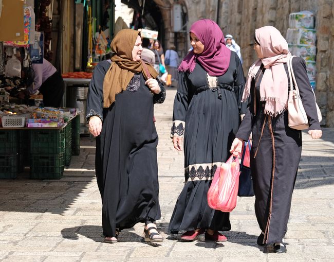 Entsprechend viele Muslime sind in der "geteilten Stadt" Jerusalem anzutreffen