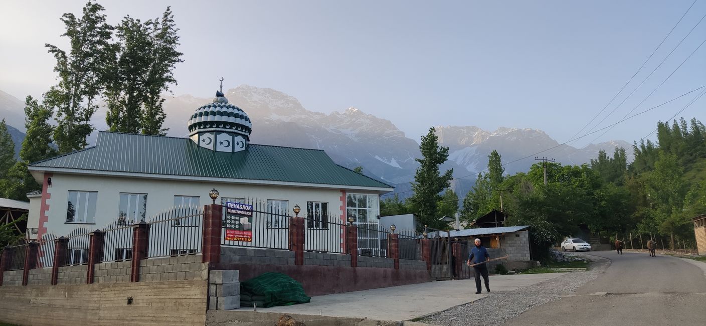 Hiking back in Kyrgyzstan