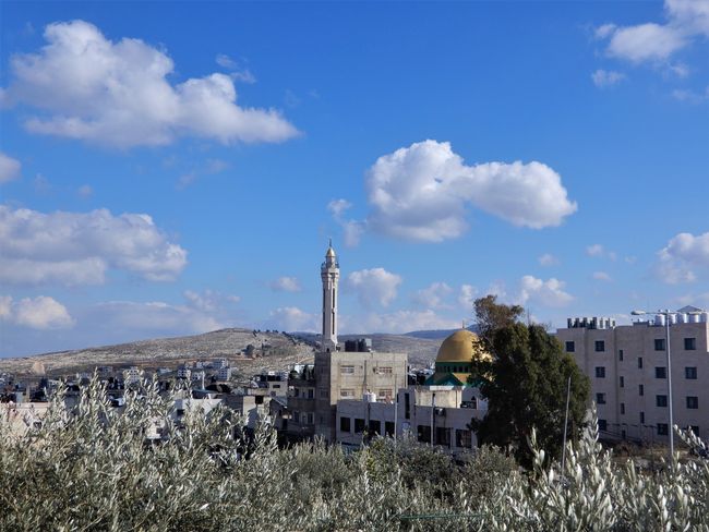 Blick vom Gelände der Kirche auf Nablus & Umgebung