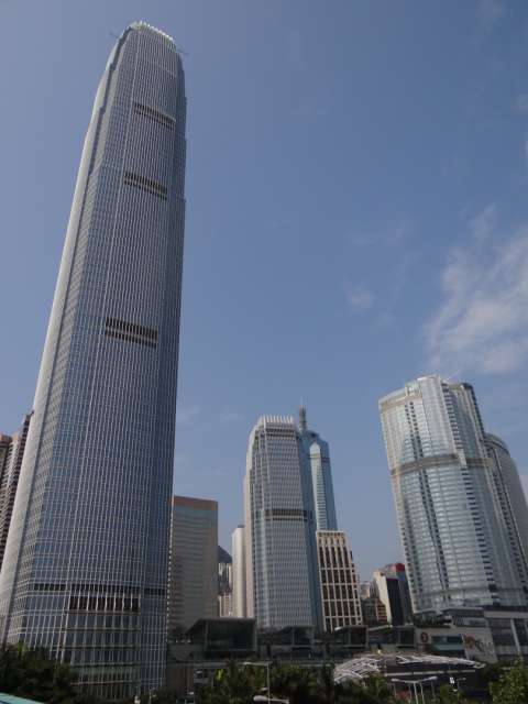 Der höchste Wolkenkratzer von Hong Kong mit 468,8 Meter.
