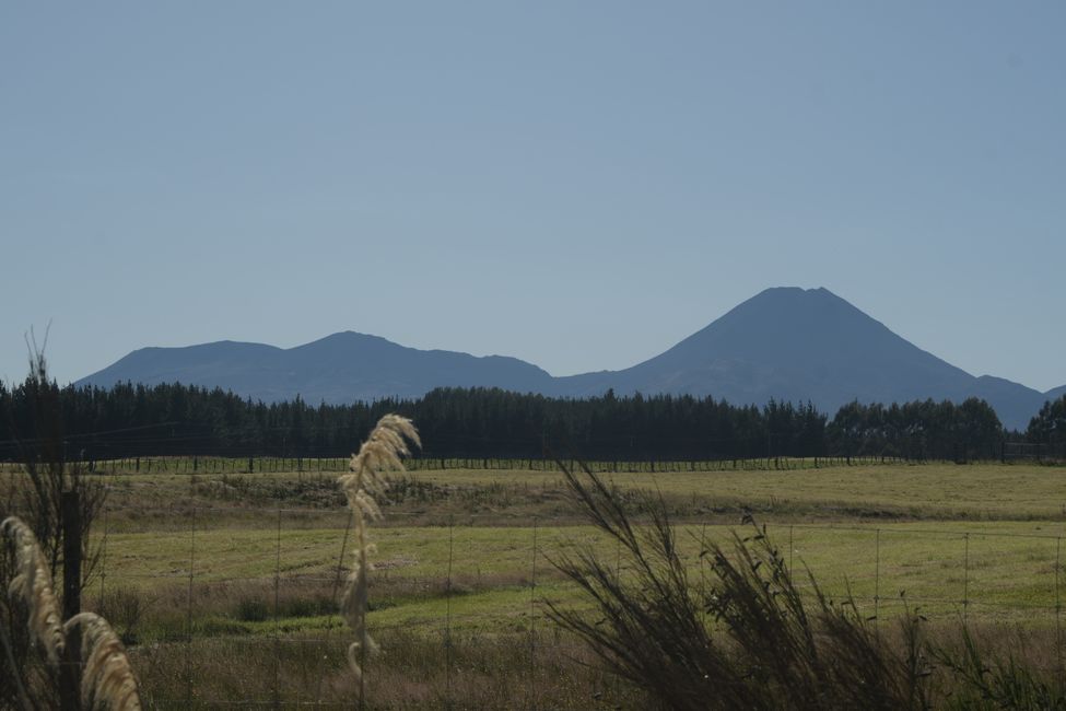 Blick vom Hotel: Mt.Tongariro und Mt.Ngauruhoe