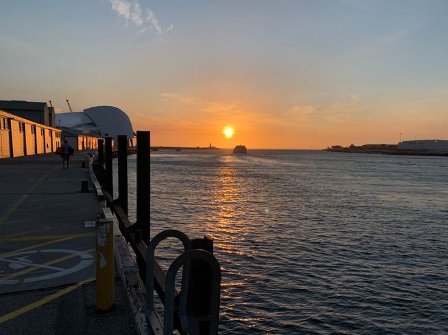 Sunset at the Fremantle ferry 