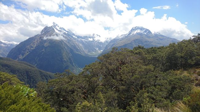 Sendero Key Summit (en el fondo Lake Marian)