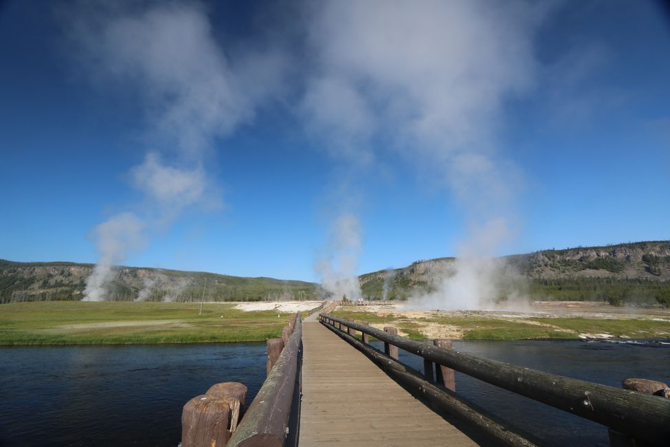 "Danco sur la Vulkano" - Lasta turniĝo sur la pargeto en Yellowstone NP