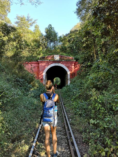 Spoiler-Alarm: Durch diesen Tunnel von 1913 fahren wir später noch mit dem Zug