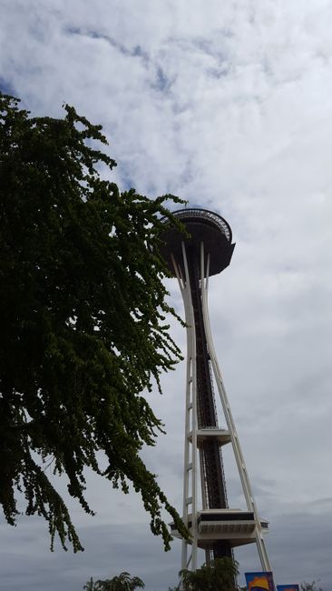 Seattle - Space Needle & Museum of Pop Culture