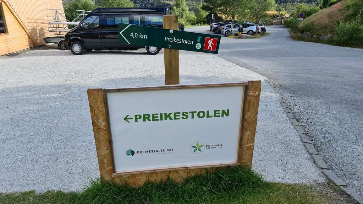 Excursion around Preikestolen