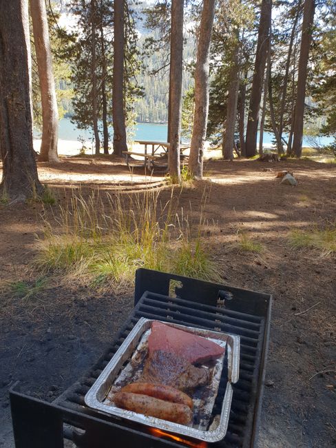 BBQ a Tenaya-tónál (Tioga-hágó)