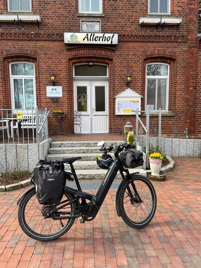 My e-bike is ready in front of the excellent yet affordable hotel. 