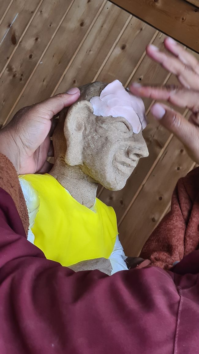 An image of His Holiness Drikung Kyabgön Chetsang is being created.
