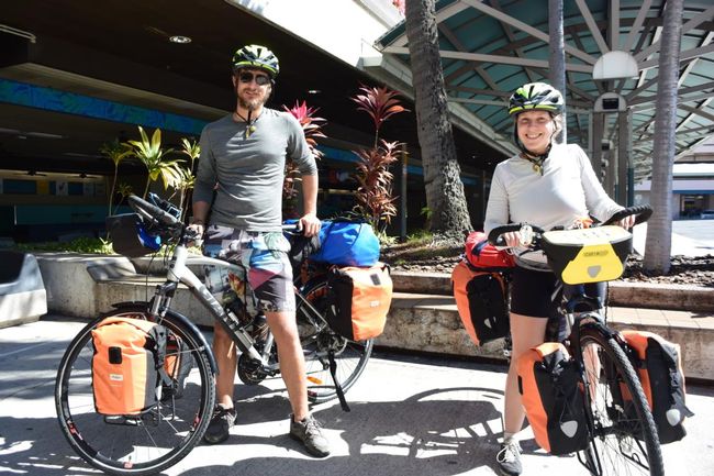 Auf nach Hawaii: Erster Flug mit Bikes