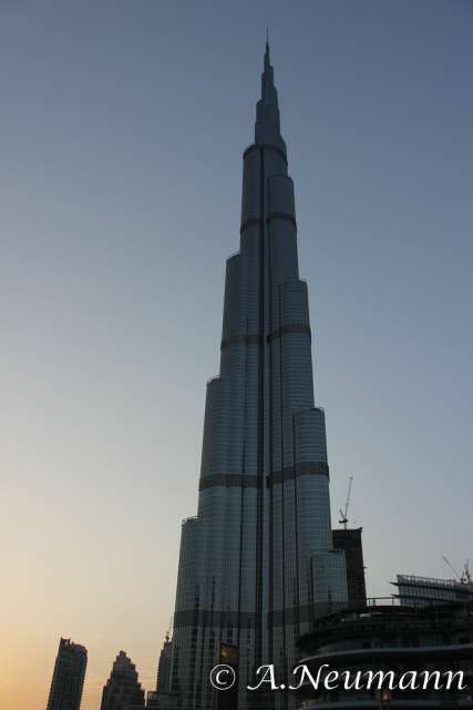 Dubai Lake und Burj Khalifa