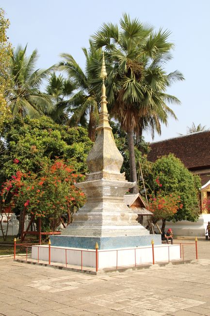 Stupa with golden spire in front of Wat Xieng Thong