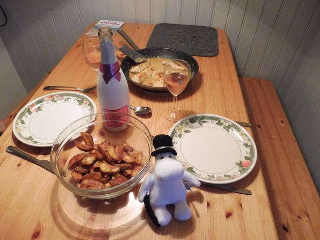 Dinner with champagne and Moominpappa
