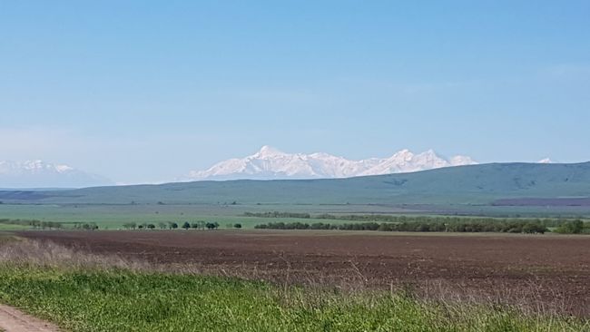 Nach 200 km, immer noch der Kaukasus 