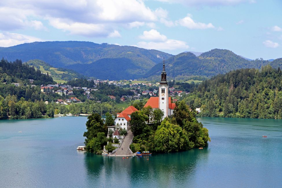 The world-famous postcard motif with the church on the island in Lake Bled...