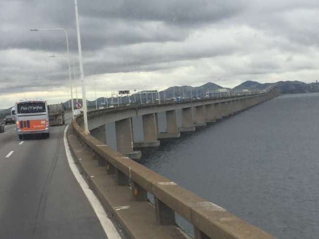 13km lange Rio-Niteroi Brücke über der Guarana Bucht 