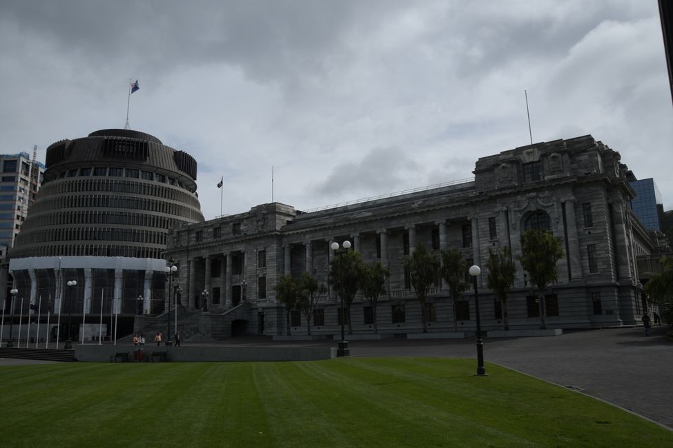 Wellington - Parlamentsgebäude und "Bienenstock" (Regierungsgebäude)