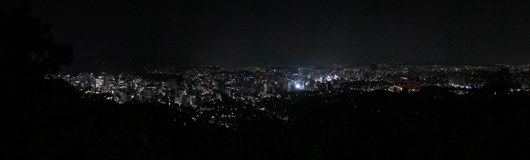 Die Südseite von Seoul bei Nacht