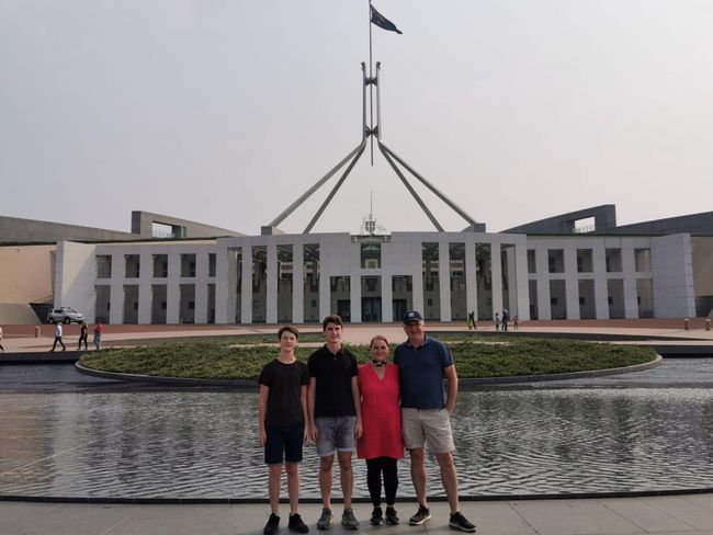 Canberra: Vor dem Parlament 