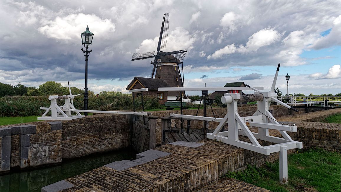 Four-windmill passage in Koornmolen