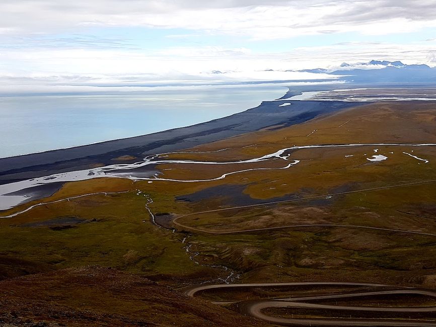 Carretera de montaña, vista hacia Bakkagerdi