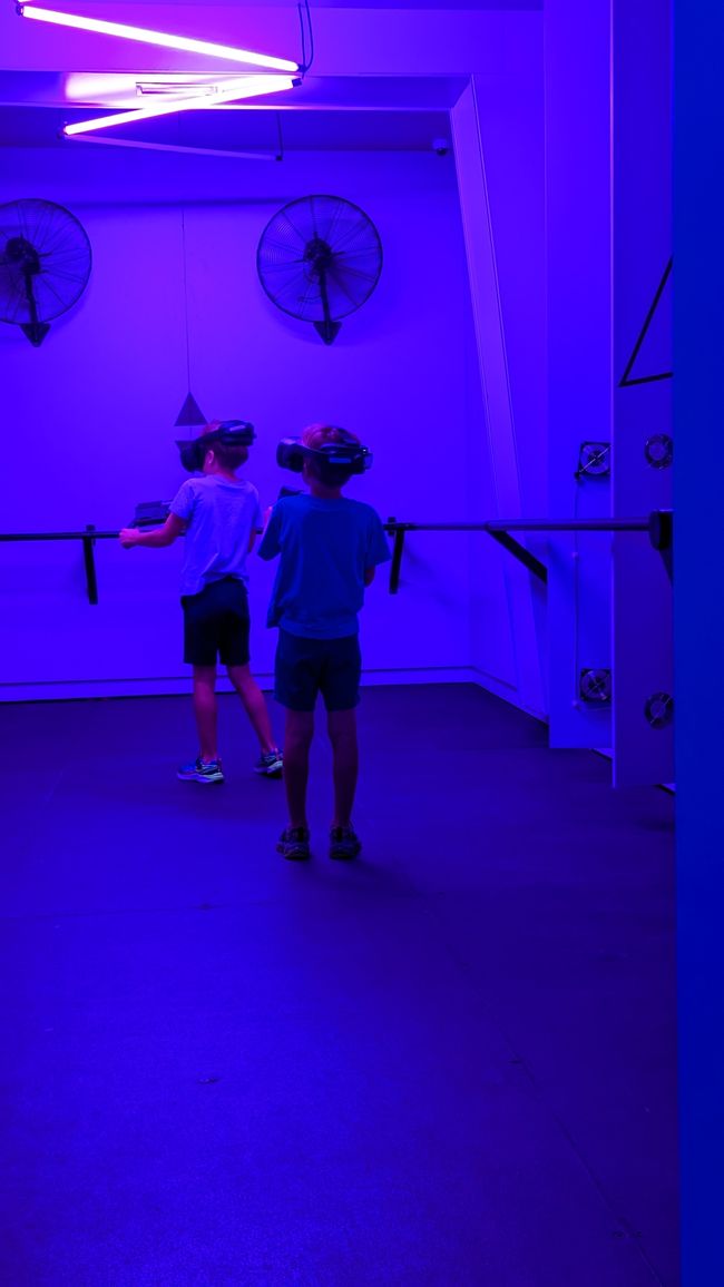 Die Kids bei der VR Alienjagd