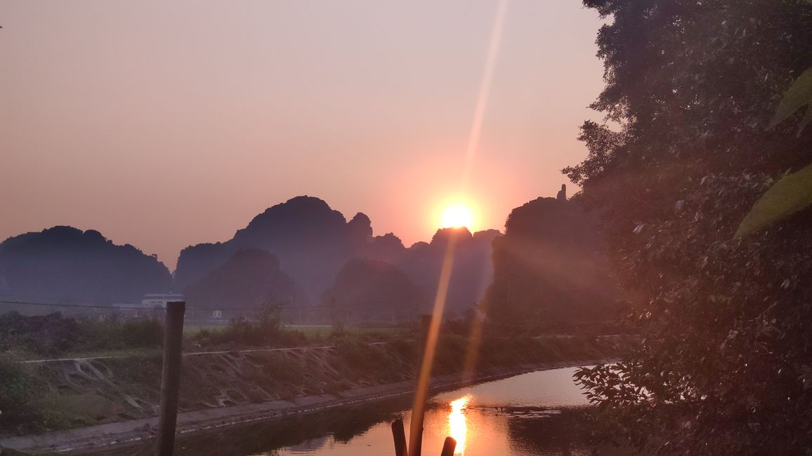 Chapter 6.1 - Late Night Check-in: Ninh Binh