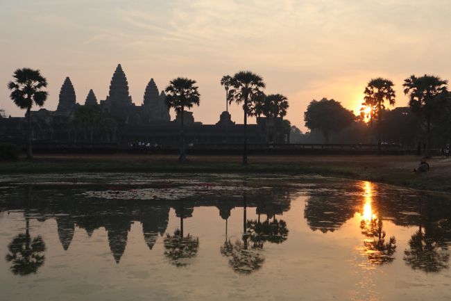Der Sonnenaufgang bei Angkor Wat.