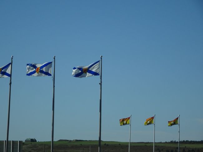 Die "Schottenflagge" von Nova Scotia und die New Brunswick-Flagge