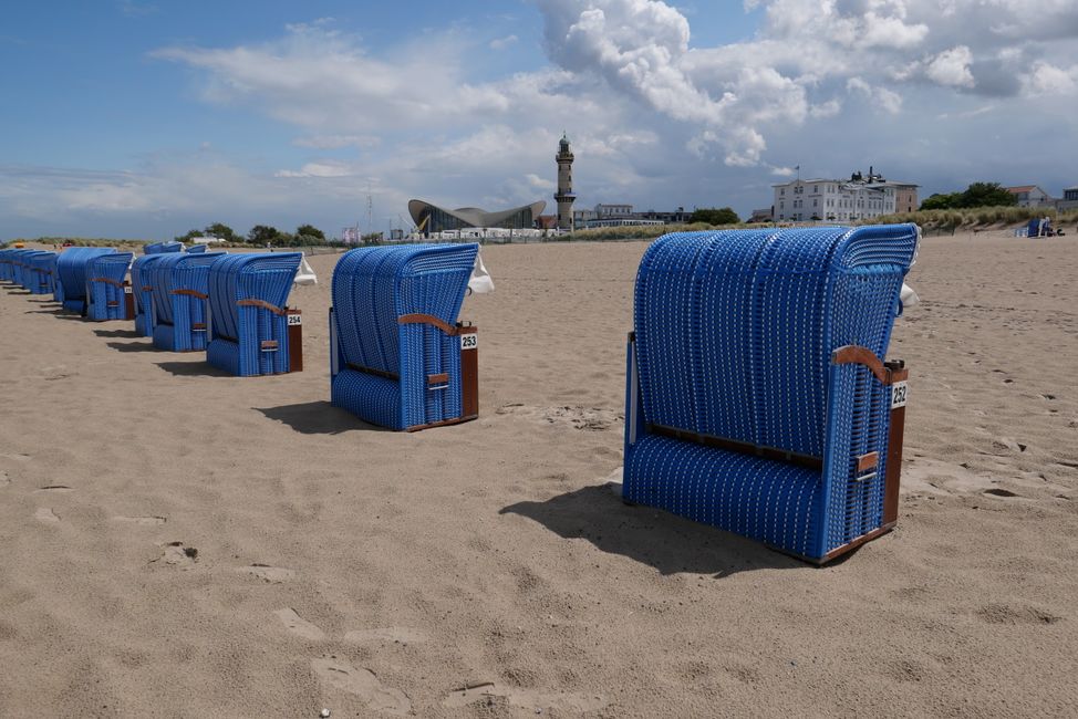 Beach chairs with lighthouse and Teepott in the background
