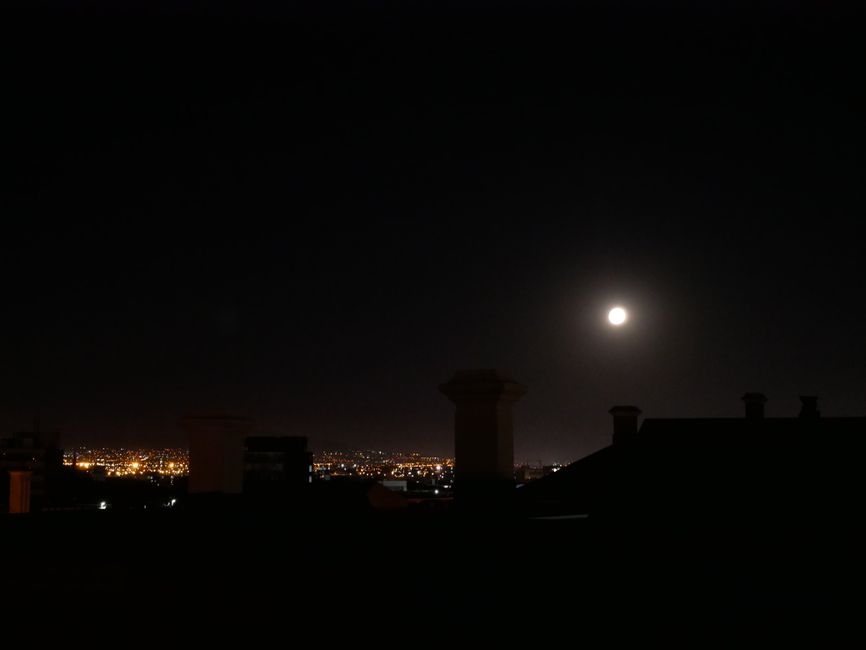 Full moon in Cape Town