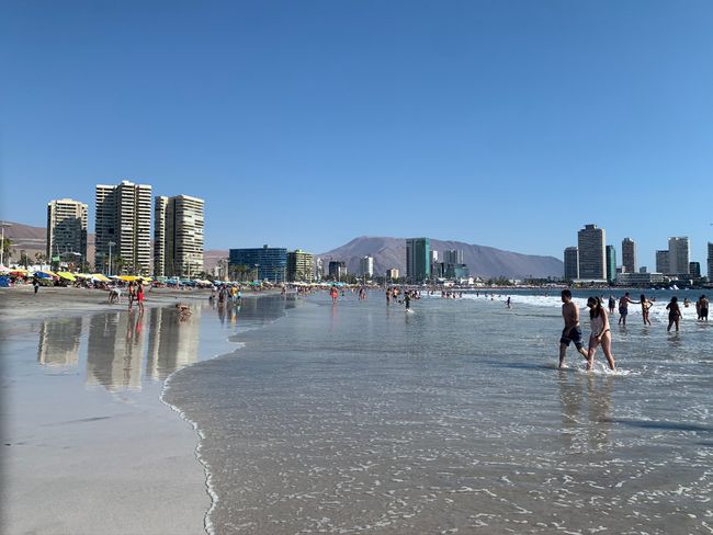 Beach in Iquique with mountain panorama in the background