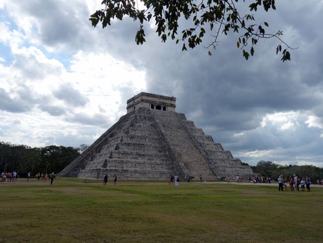 Stilwechsel: die Pyramide von Chichén Itzá sieht mehr nach Teotihuacan als nach Maya aus.