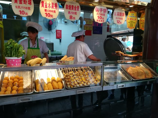 Streetfood in der Altstadt von Shanghai 