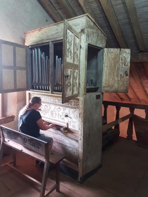 Santa Ana: Alli mini Äntli auf einer mehr als 250 Jahre alten Orgel