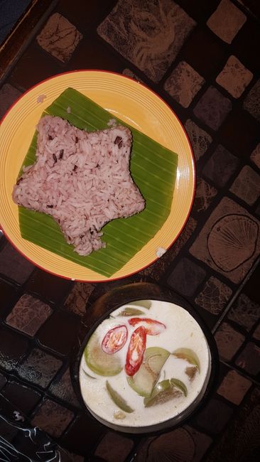 Und heute zum dritten oder sogar schon vierten Mal?! in der Coconut Shell die Kokosnusssuppe mit Reis essen. 