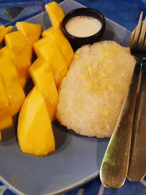Zum Nachtisch wird sich Mango Sticky Reis geteilt. 