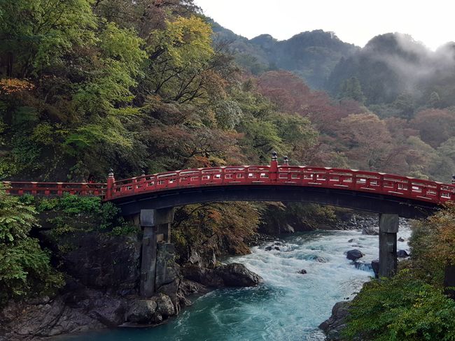 Eins der Wahrzeichen Nikko's: die Shinkyo Brücke