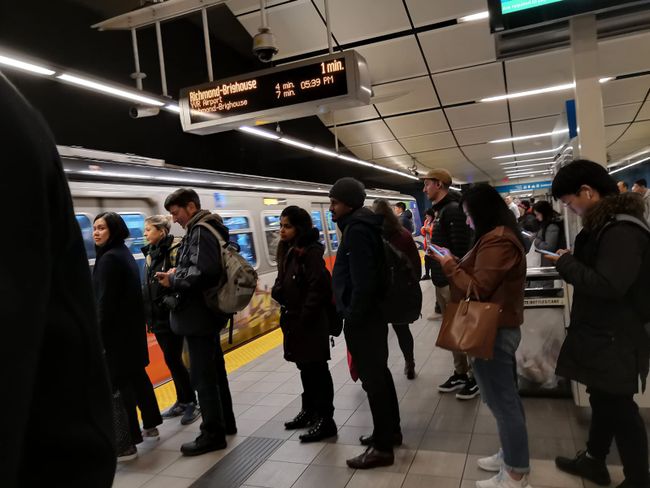 Reihenbildung bei der Metro - Kanadier haben's drauf!