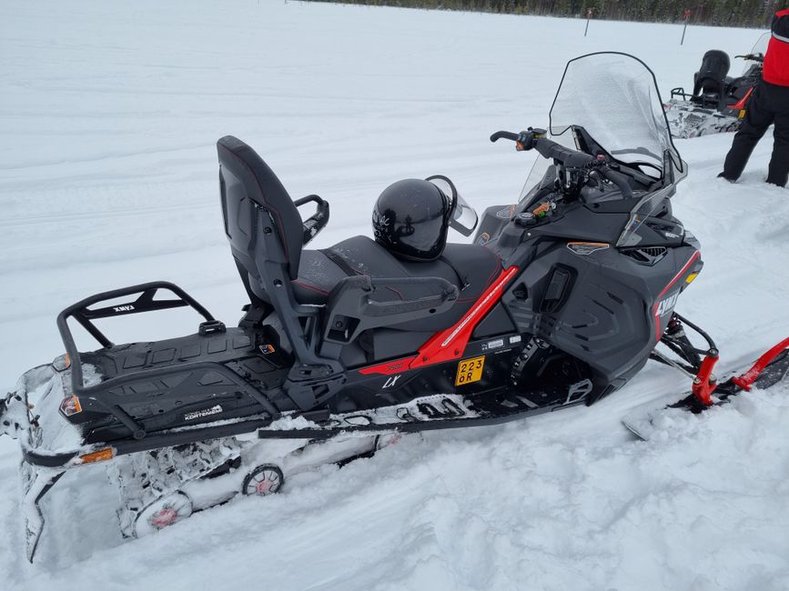 10.02.: Snowmobile riding, ice fishing, snowshoeing