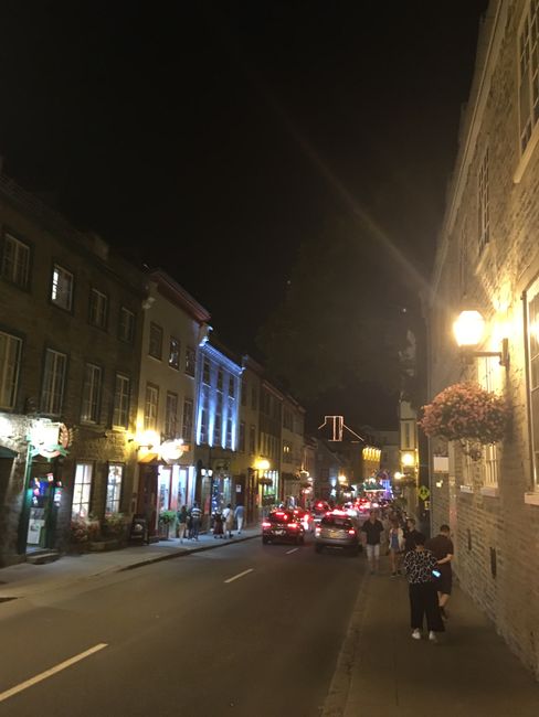 Quebec by night