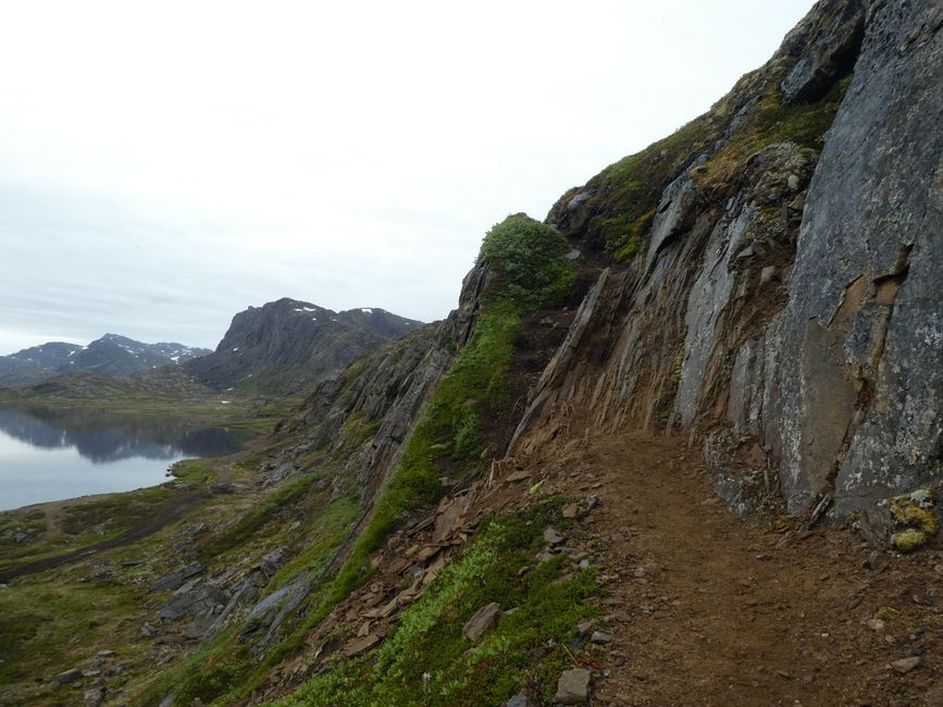 Hiking trail on Mount Nasaasaaq 