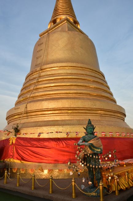 Golden dome of Wat Saket