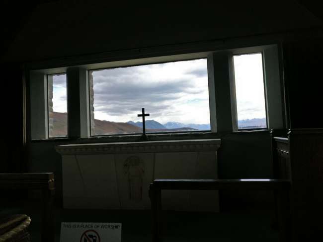 Panoramafenster in der Kapelle am Lake Tekapo 