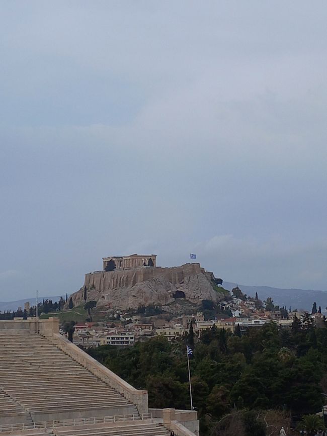 Mit Blick auf die Akropolis