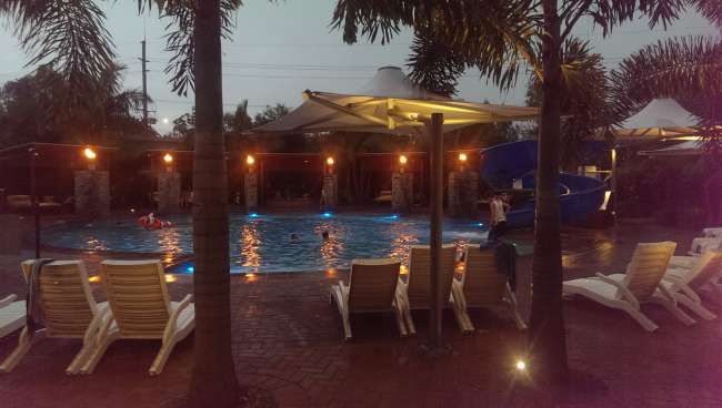 Great lighting in the evening at the pool