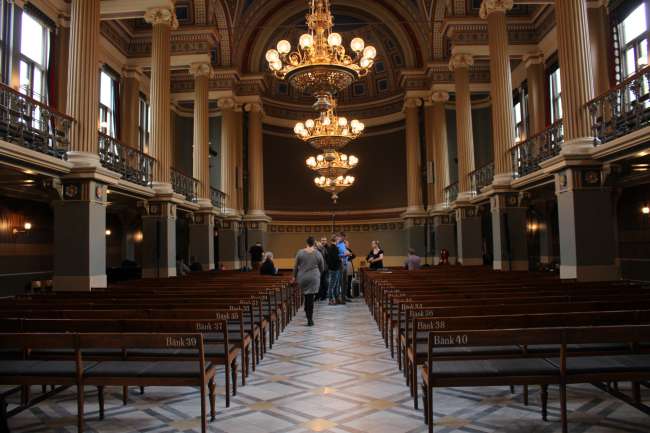 Nein, das ist keine Kirche, das ist das Hauptgebäude der Uni in Lund!