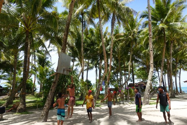 Philippines, Siargao Island - 'Good friends can never be separated'