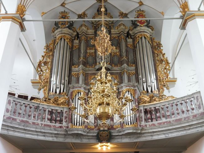 Aufwändig gestaltete Orgel